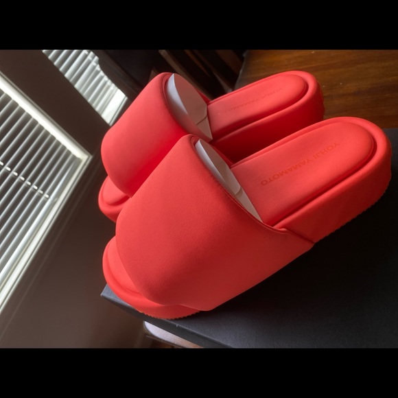 Y-3 slides - Picture 2 of 4